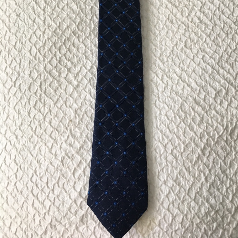 Nautica blue tie with blue dots and crosshairs